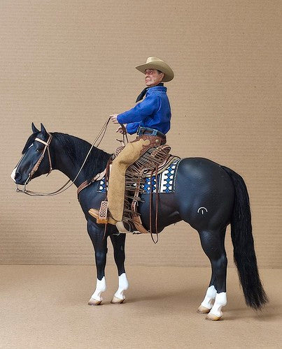Escultura Cavalo Preto + Personagem