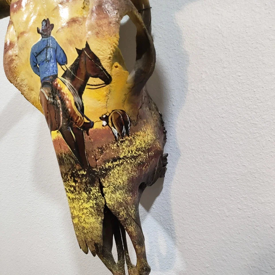 Crânio Real Bovino Com Pintura – Estilo Rústico Autêntico