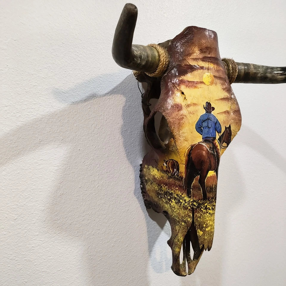 Crânio Real Bovino Com Pintura – Estilo Rústico Autêntico