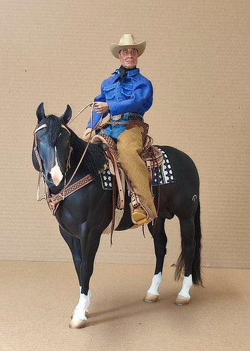 Escultura  Cavalo Preto + Personagem