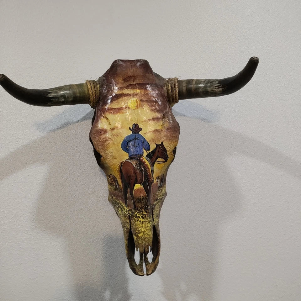 Crânio Real Bovino Com Pintura – Estilo Rústico Autêntico